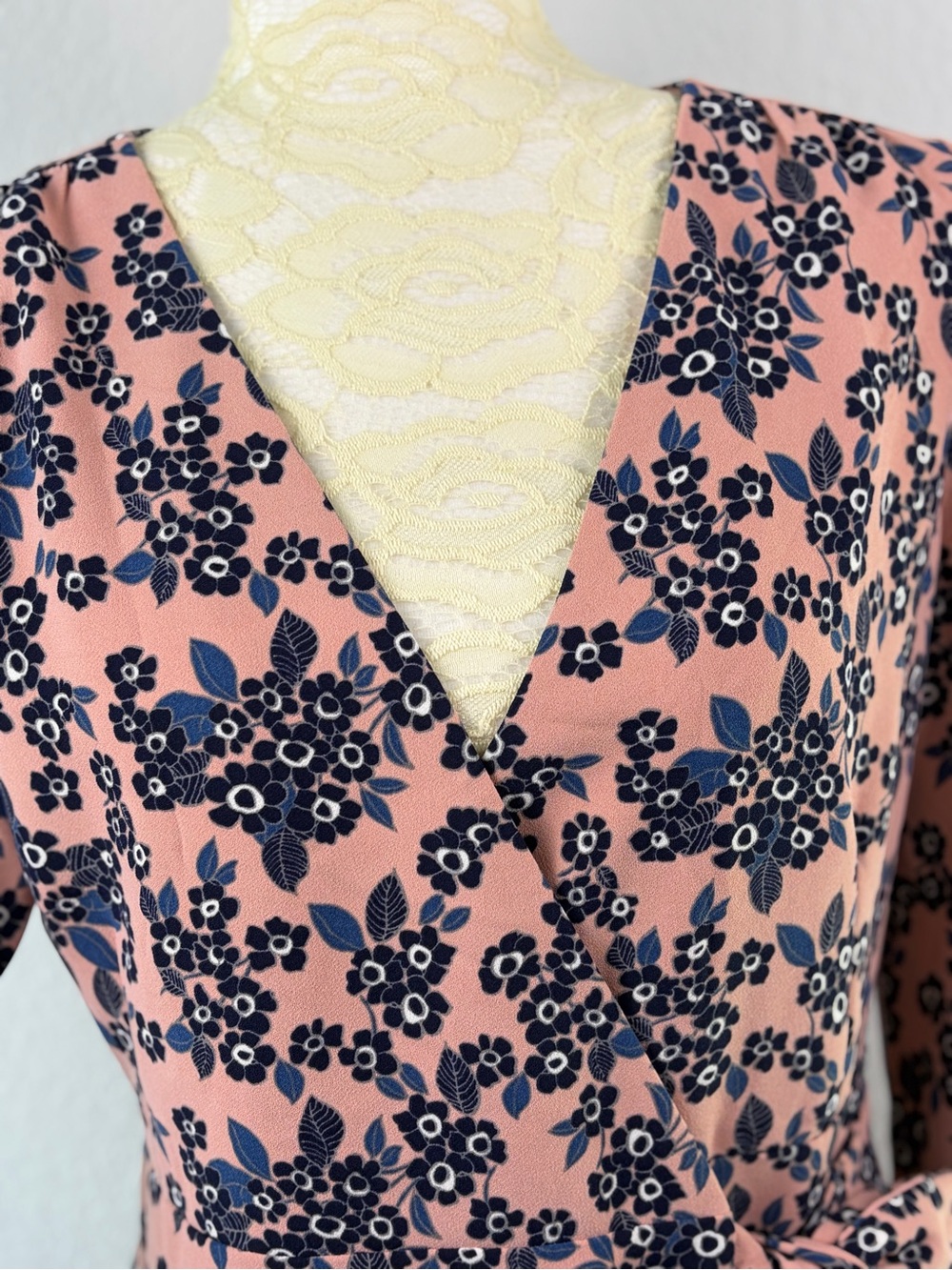 J. Crew Wrap Dress 365 Crepe Pink Plush Floral Bouquet Size 6P - Picture 6 of 14